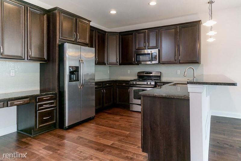 139 Vine St - Photo 3 of 10