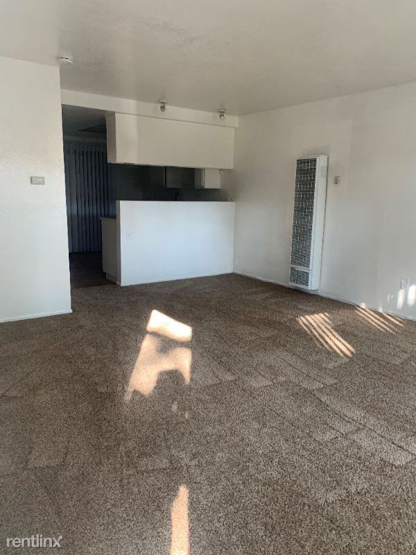 210 210 Cypress Ave B - Photo 2 of 10