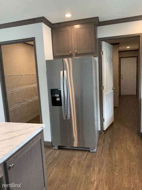 62 Eisenhower St - Photo 3 of 20