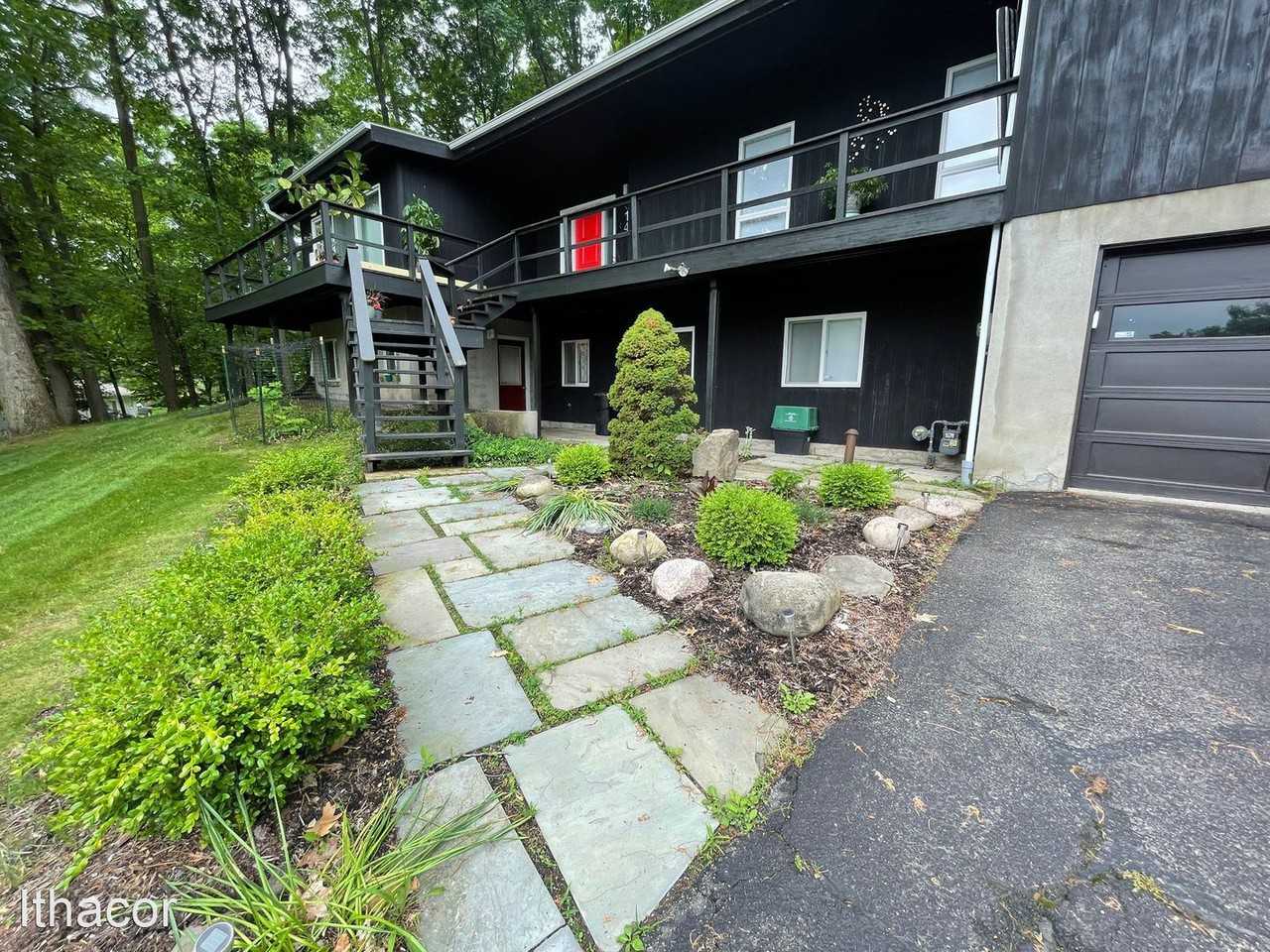 314 Taylor Pl - Photo 3 of 15