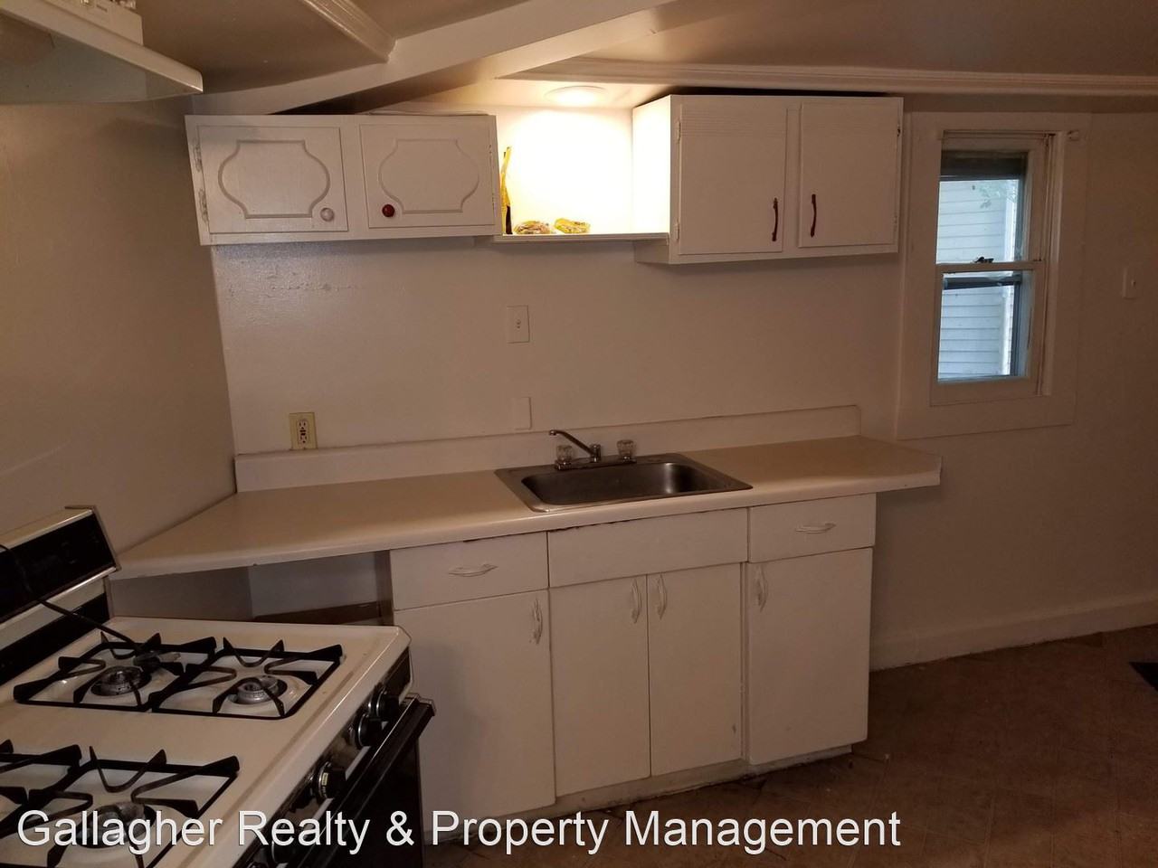 178 Silver St - Photo 3 of 9