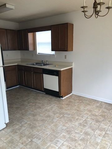 2114 10th St - Photo 3 of 9