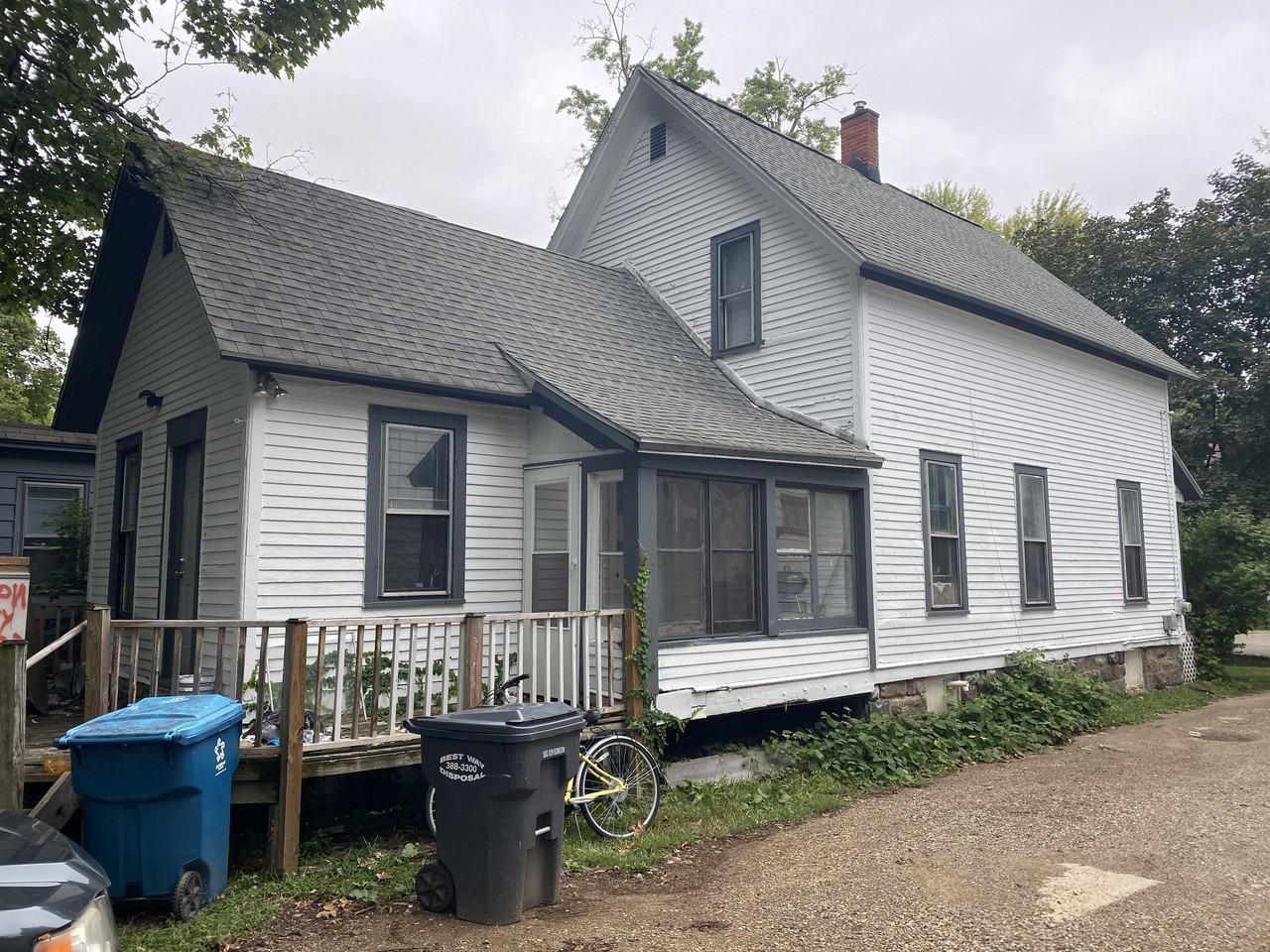 1018 Oak St - Photo 2 of 16