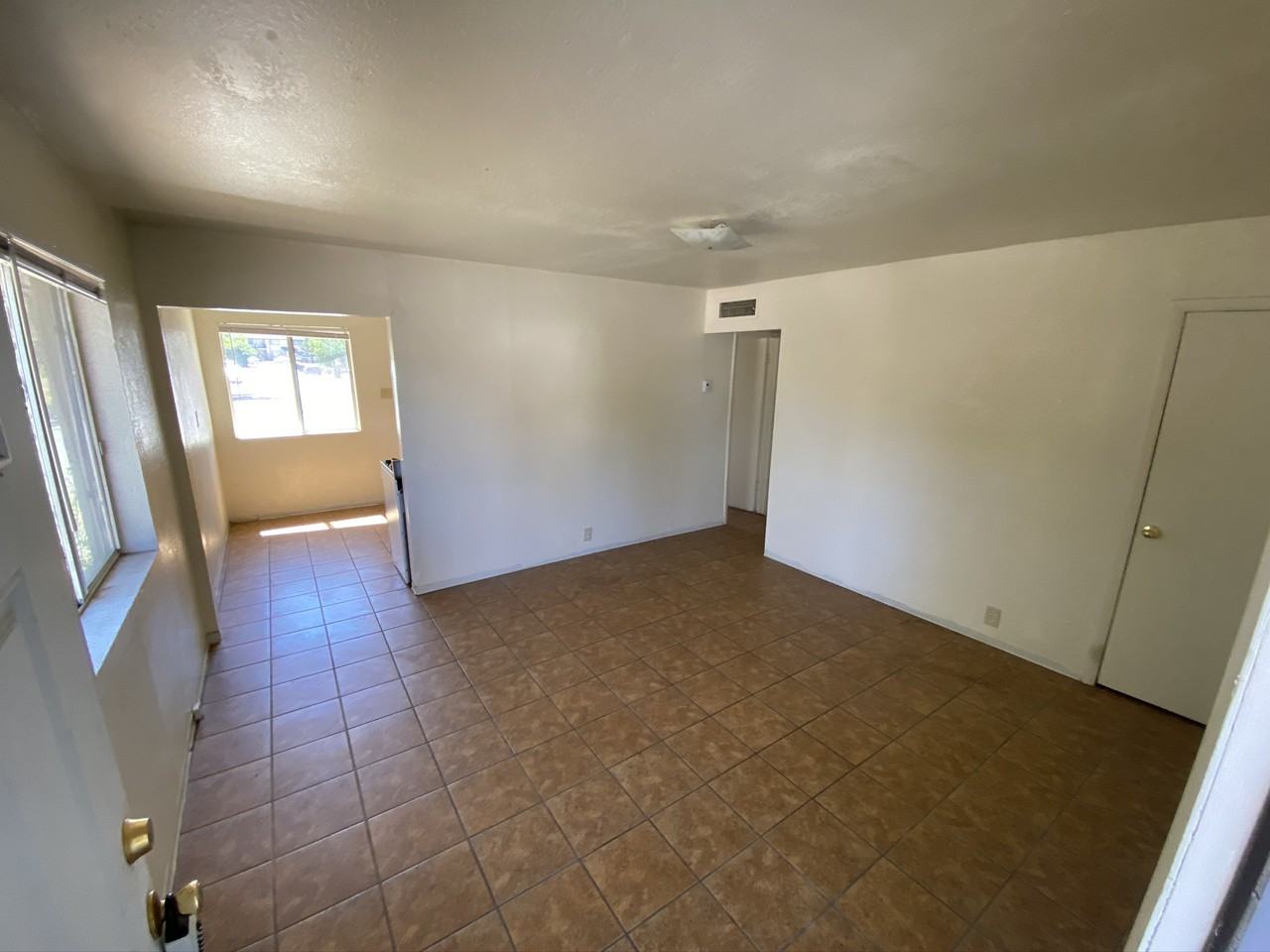 117 E Ellery Ave - Photo 3 of 9