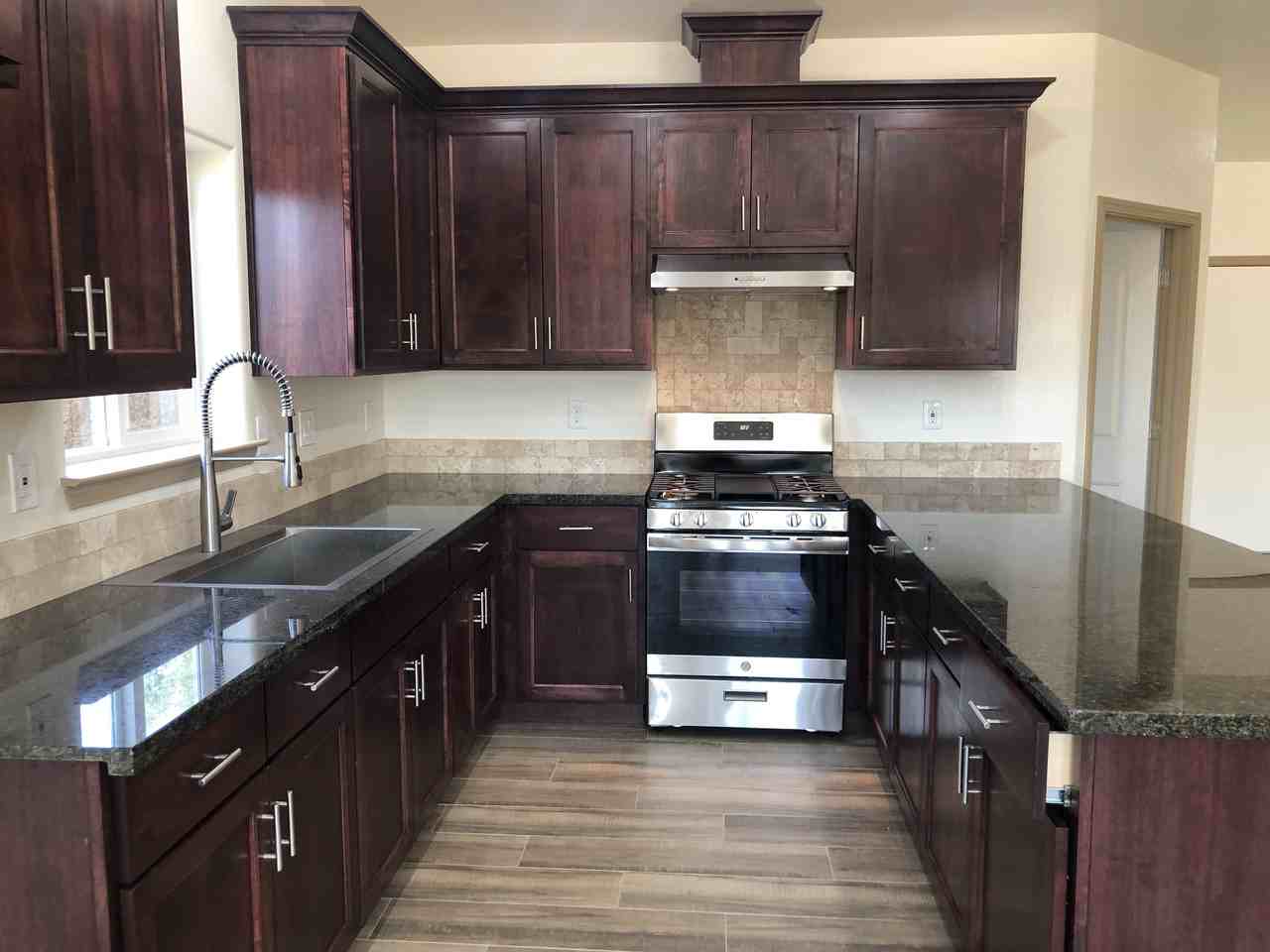 1909 Scott Ave - Photo 3 of 9