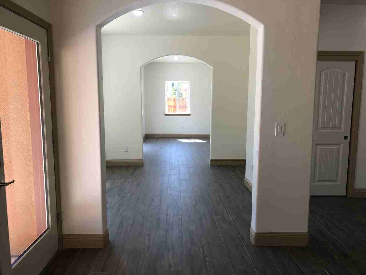 1909 Scott Ave - Photo 4 of 9