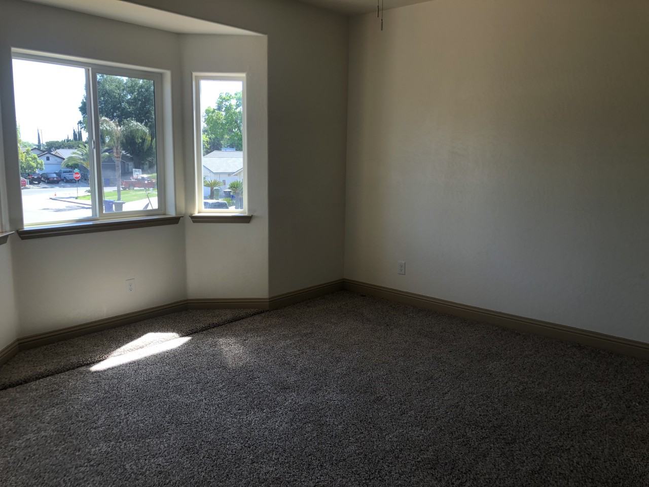 1909 Scott Ave - Photo 6 of 9