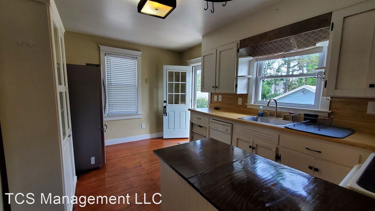 506 Maple Ave - Photo 2 of 10