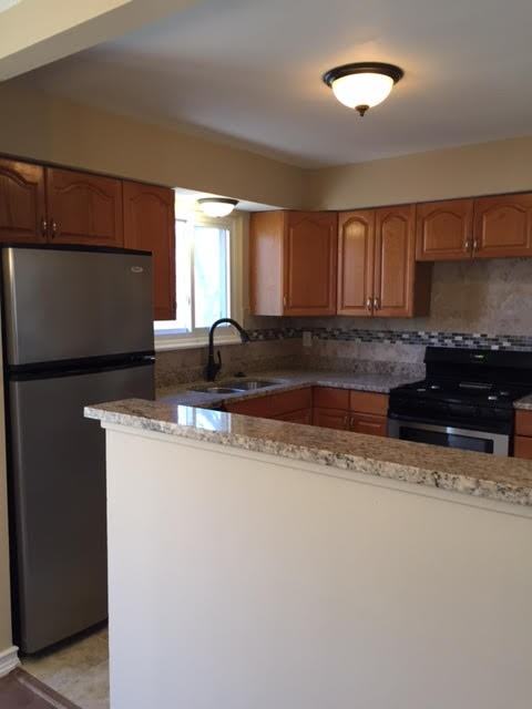 1 Braquewood Ct - Photo 3 of 6