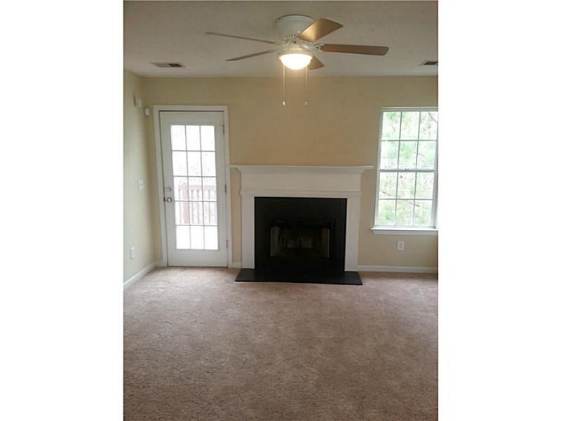 4044 Robin Cir - Photo 2 of 7