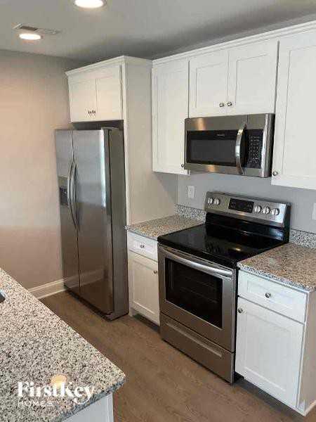 231 Front St - Photo 3 of 6