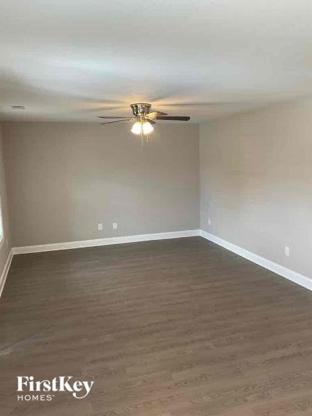 235 Front St - Photo 2 of 6