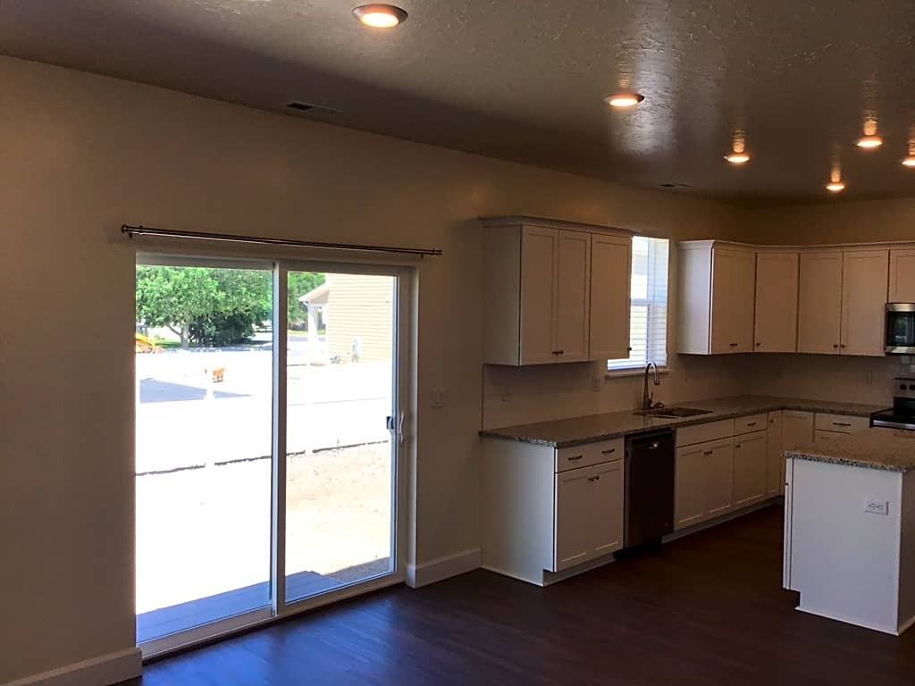 820 W Wilson Ct - Photo 3 of 19