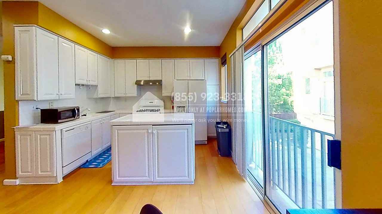 141 Frederick Ct - Photo 3 of 19