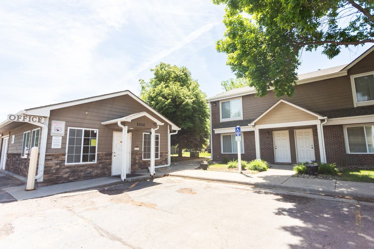 Country Meadows Apartments and Townhomes - Photo 4 of 46