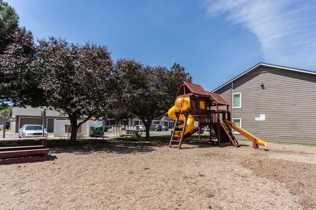 Country Meadows Apartments and Townhomes - Photo 7 of 46