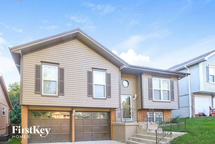 4722 N Winchester Ave - Photo 2 of 15