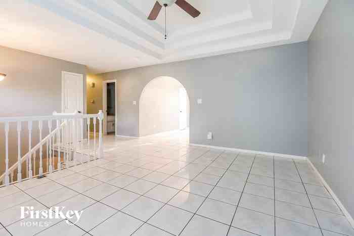 4722 N Winchester Ave - Photo 3 of 15