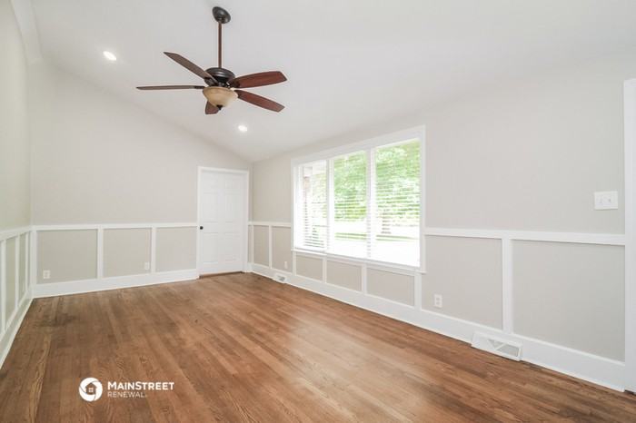 2917 Wesleyan Ln - Photo 3 of 14