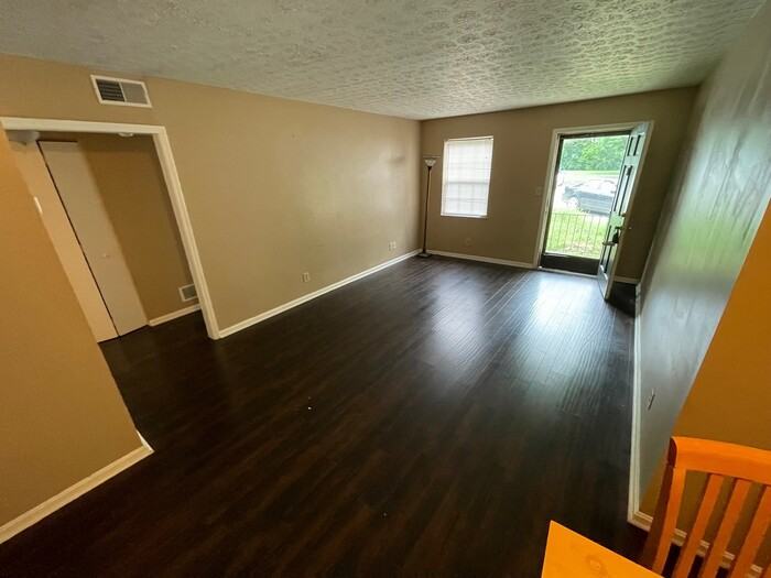 3329 Arterburn Ave #B - Photo 3 of 7