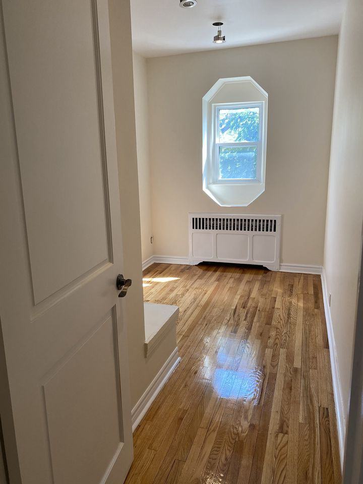 4985 Avenue Macdonald - Photo 2 of 19