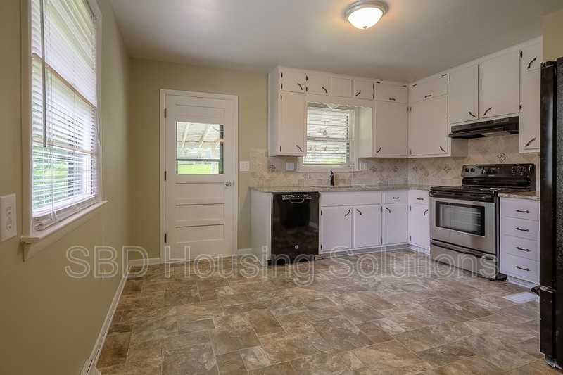 1233 Dickinson Rd - Photo 4 of 11