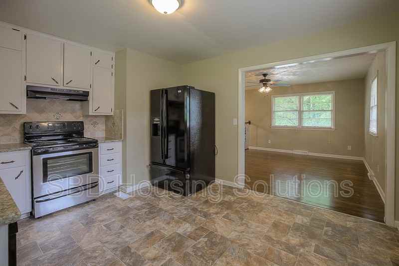 1233 Dickinson Rd - Photo 3 of 11