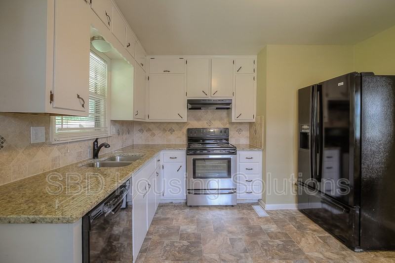 1233 Dickinson Rd - Photo 2 of 11
