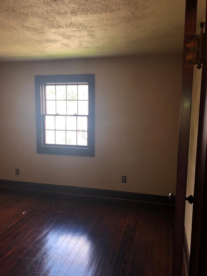 1820 Clarendon Ave #1 - Photo 2 of 50