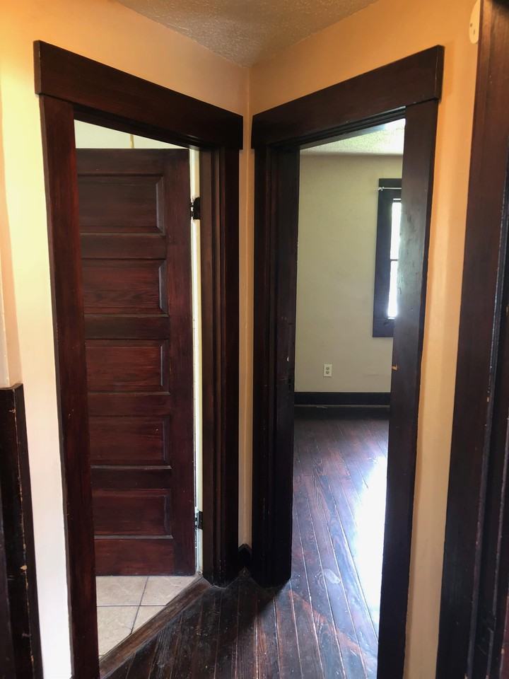 1820 Clarendon Ave #1 - Photo 7 of 50
