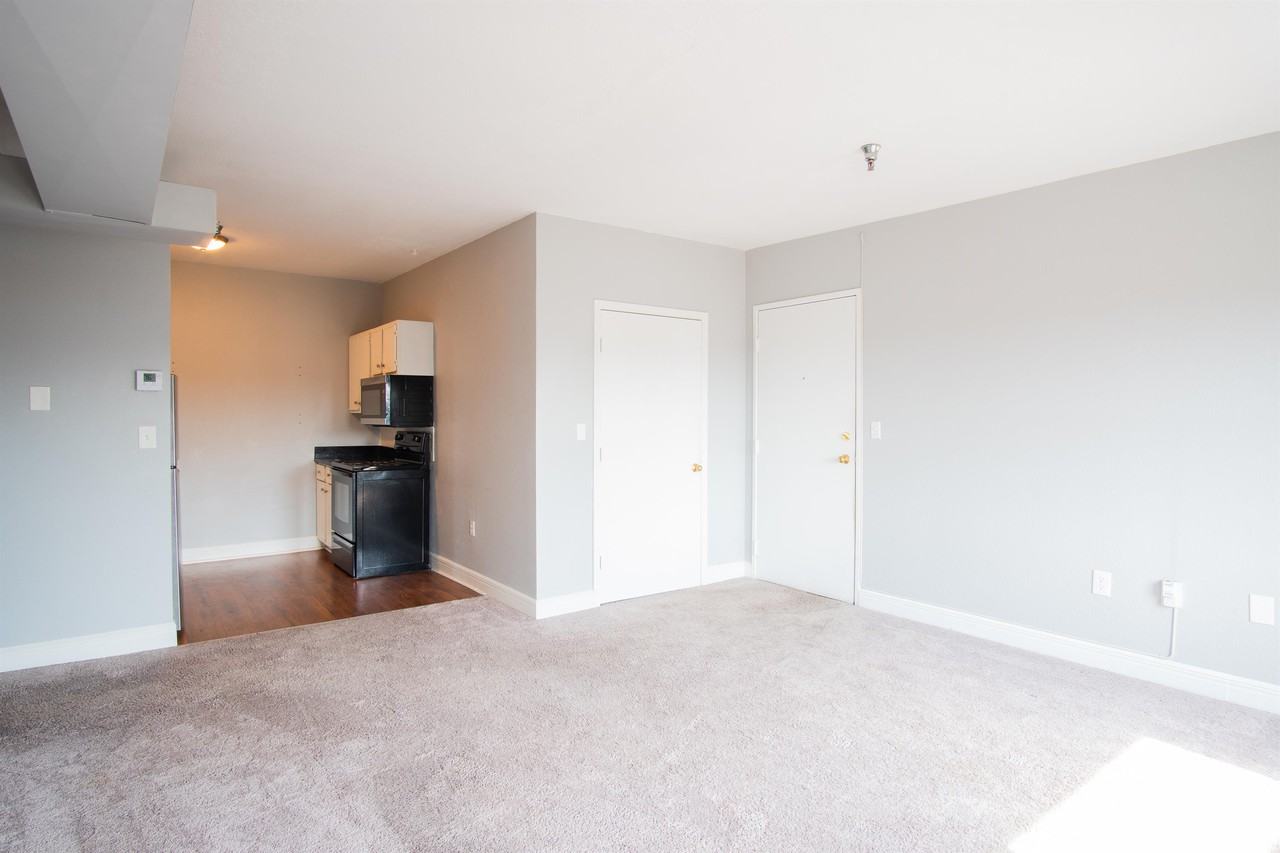 310 DelawareUnit 401 #401 - Photo 3 of 19