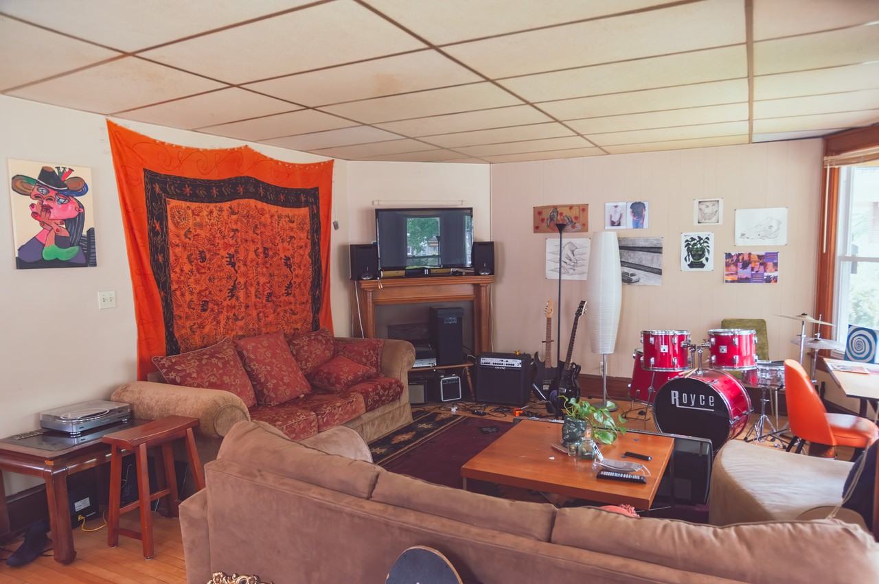 2835 N Frederick Ave #2835 - Photo 2 of 19