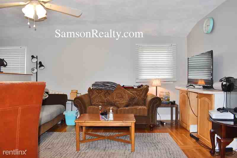 842 842 Oaklawn Ave 2 - Photo 3 of 9