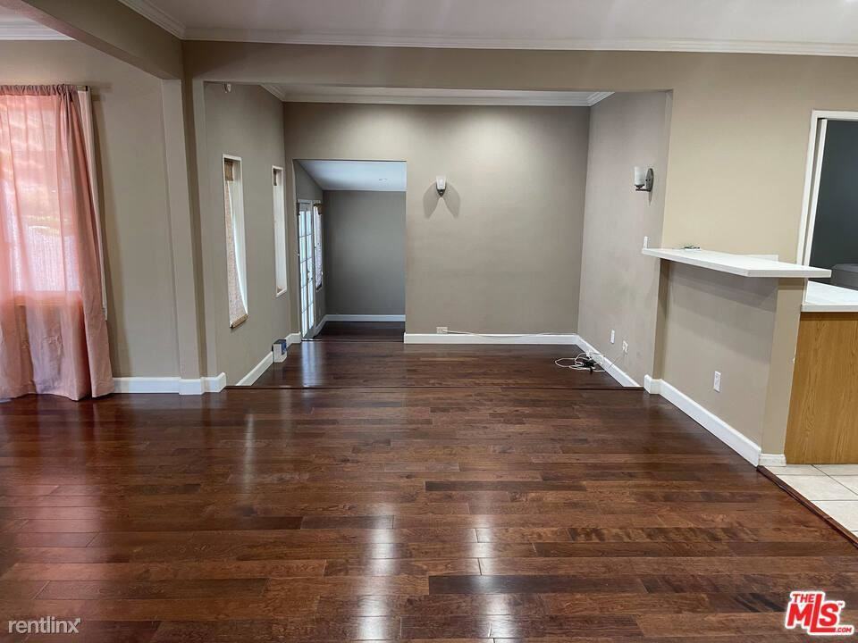 17804 San Fernando Mission Blvd - Photo 2 of 10