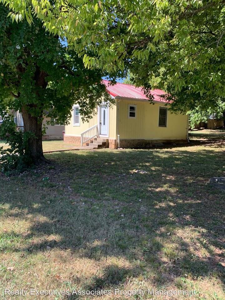 118 W Fulton St - Photo 2 of 11