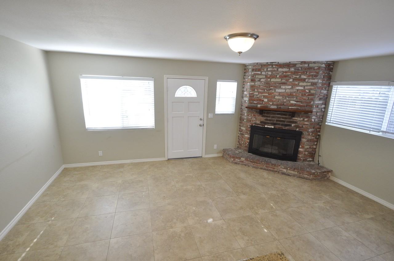 173 W Plymouth St - Photo 2 of 8