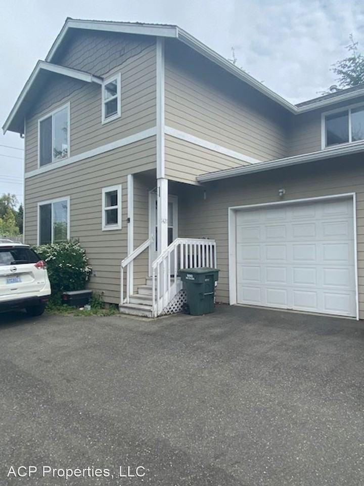 1421 Wilson Ave - Photo 2 of 15