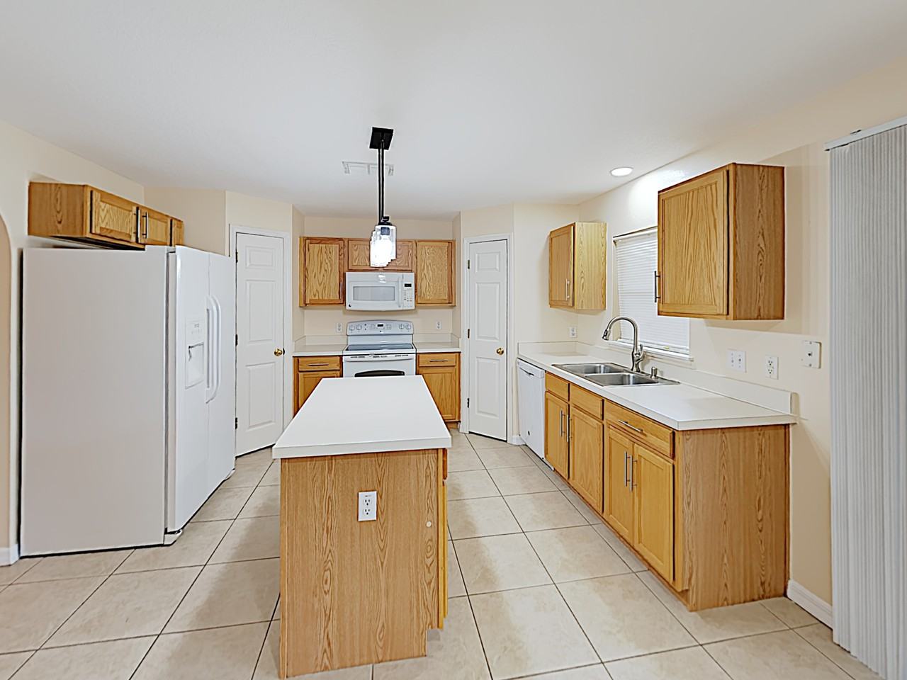 2090 Canopy Dr - Photo 2 of 9