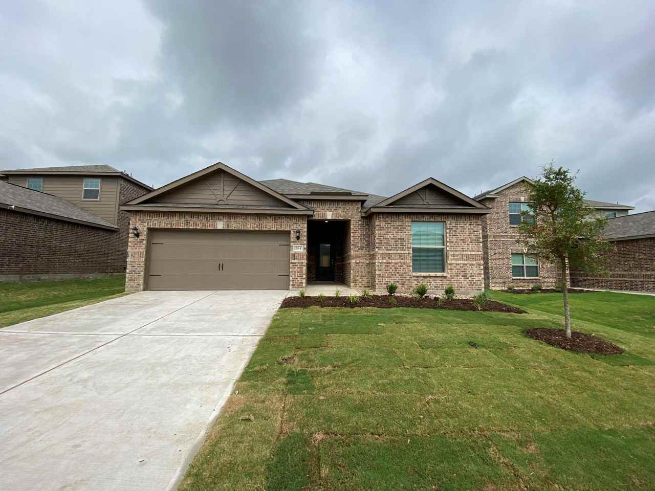 264 Moonstone Way - Photo 2 of 13