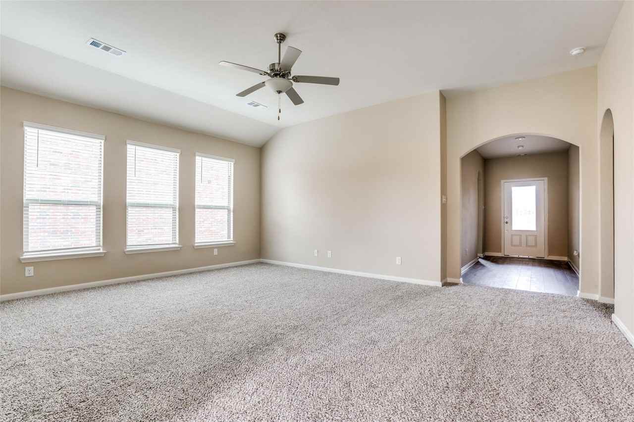 264 Moonstone Way - Photo 3 of 13