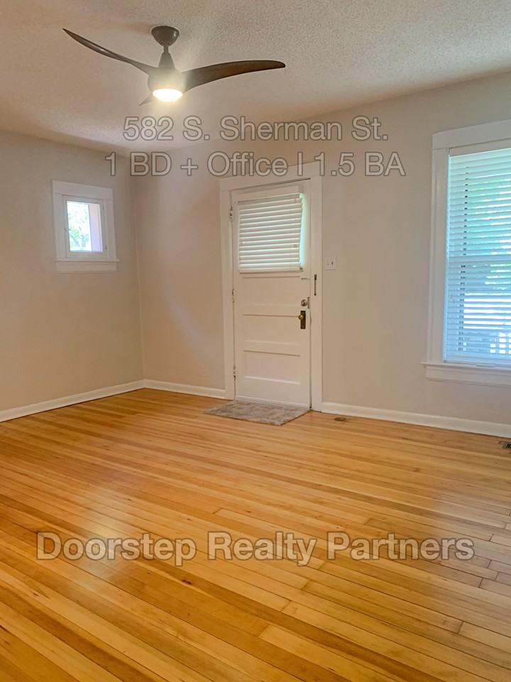 582 S Sherman St - Photo 4 of 25