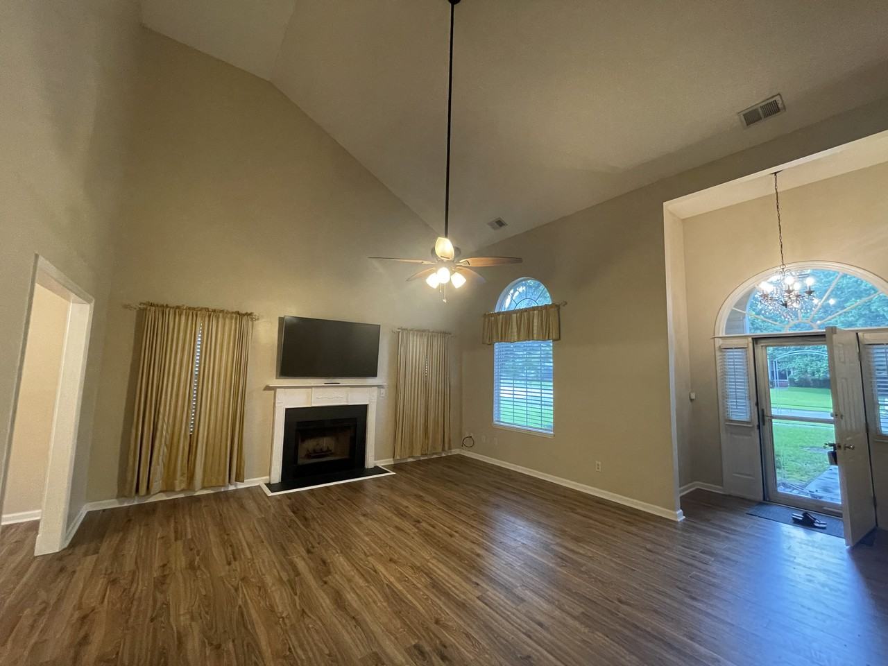 102 Adthan Cir - Photo 2 of 14