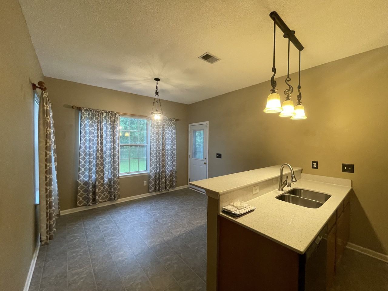 102 Adthan Cir - Photo 4 of 14