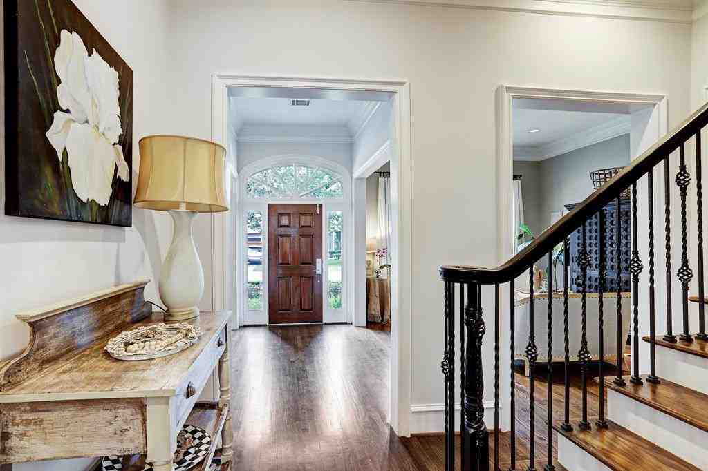 11328 Surrey Oaks Ln - Photo 3 of 32