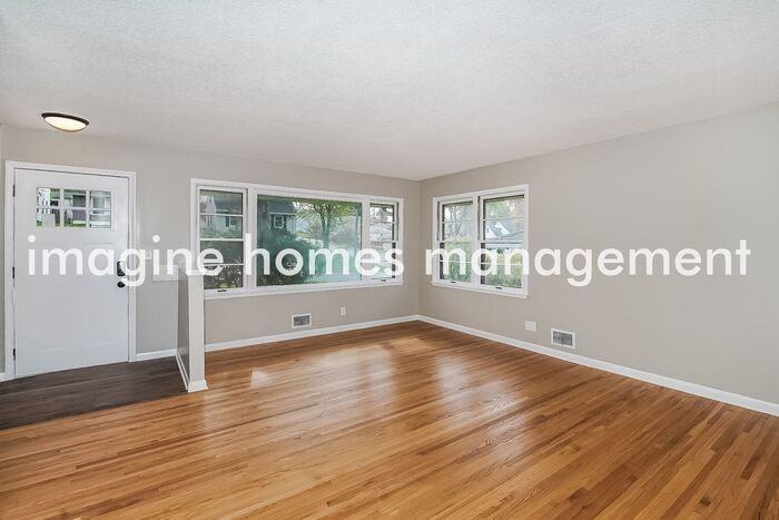 3052 Oregon Ave S - Photo 3 of 12