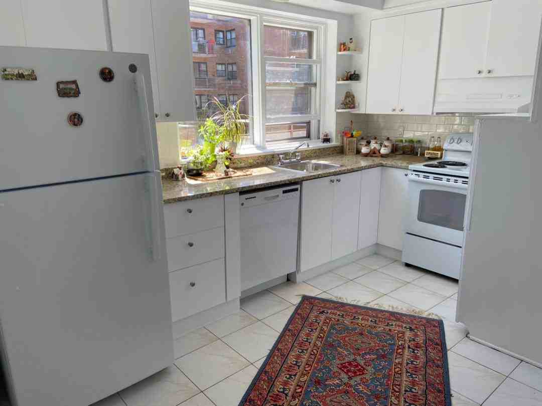 250 Avenue Kensington #414 - Photo 2 of 8