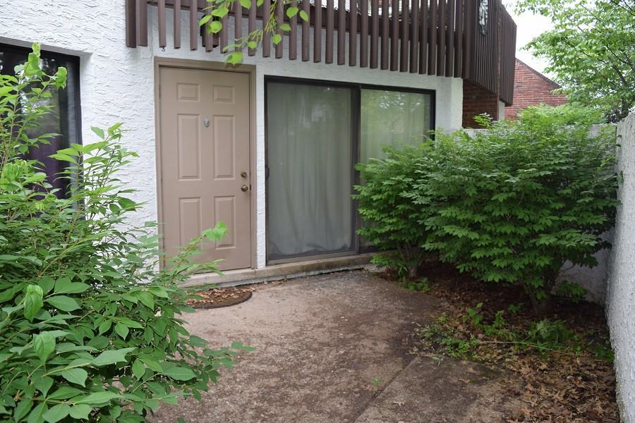 801 Stratford Dr Apt 8 #1 - Photo 3 of 23