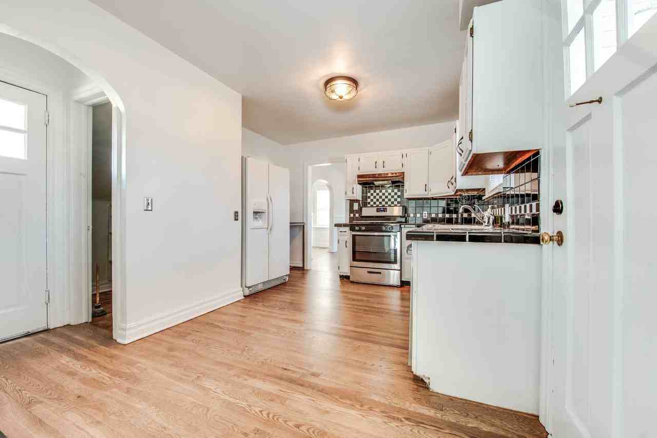2321 Nw 25th St #1 - Photo 4 of 32