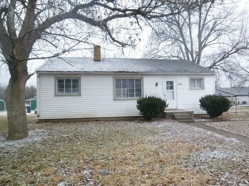 3206 S Center St - Photo 2 of 8