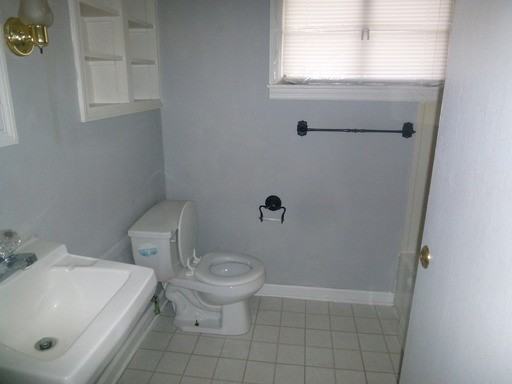 3206 S Center St - Photo 3 of 8